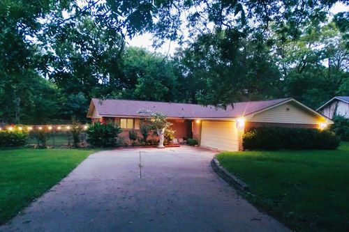 411 Brookwood Dr, Woodway, TX, 76712-3210 | Card Image