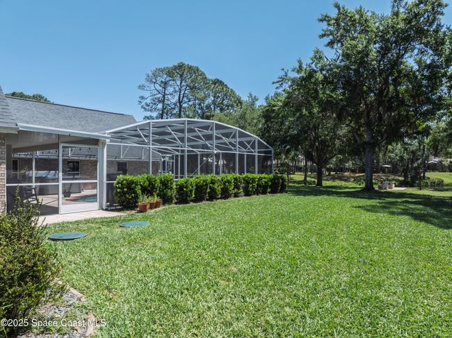 Side yard | Image 48
