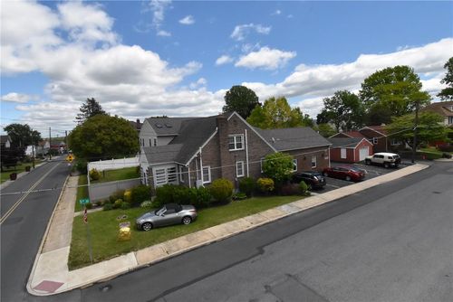 424 Grape St, Whitehall, PA, 18052-5337 | Card Image