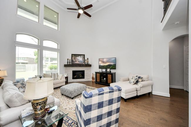 Open well lighted home | Image 21