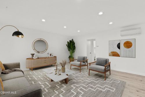 204-8800 Cedros Ave, Panorama City, CA, 91402-5801 | Card Image