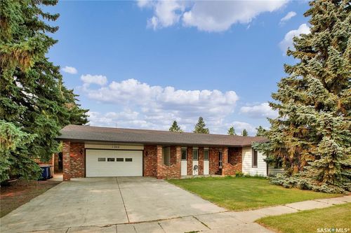 1009 8th St, Rosthern, SK, S0K | Card Image