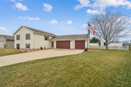 1370 48th St, Marion, IA, 52302-3866 | Card Image
