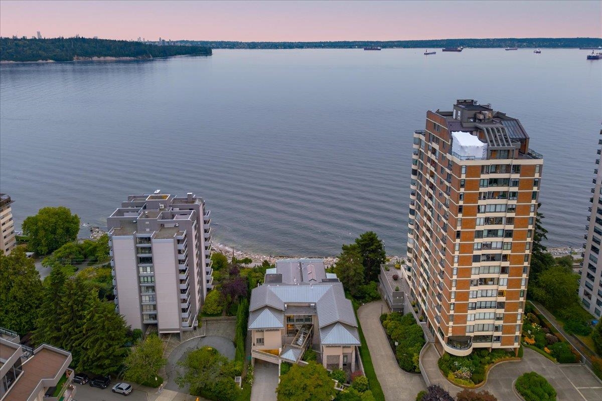 Residential in West Vancouver 3