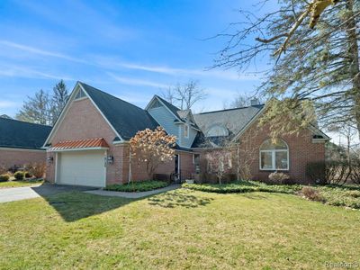 16100 Lairdhaven Drive, Condo with 3 bedrooms, 2 bathrooms and null parking in Northville Twp MI | Image 1