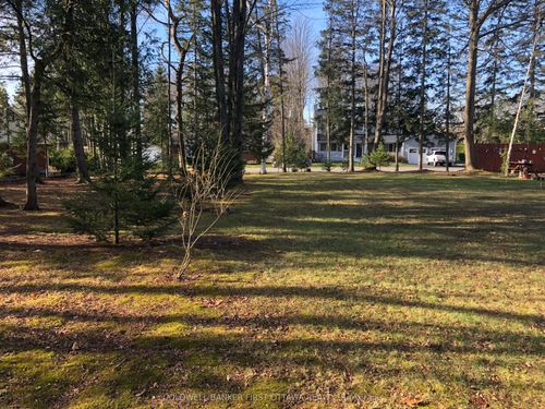 65 Vaan Drive, Tanglewood - Grenfell Glen - Pineglen, ON, K2G0C2 | Card Image