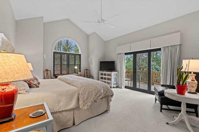 Primary Ensuite Bedroom on the Main level | Image 14