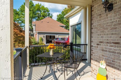 9859 Aylebury Dr, South Lyon, MI, 48178-8161 | Card Image