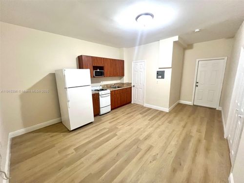 apt-5-8411 Biscayne Blvd, Miami, FL, 33138-3551 | Card Image