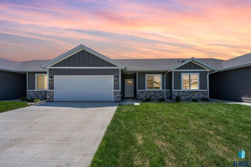 6611 W Gresford Pl, Sioux Falls, SD, 57106-2636 | Card Image