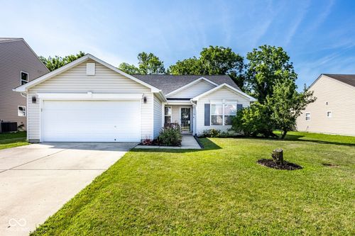 6119 Green Glade Dr, Whitestown, IN, 46075-9767 | Card Image