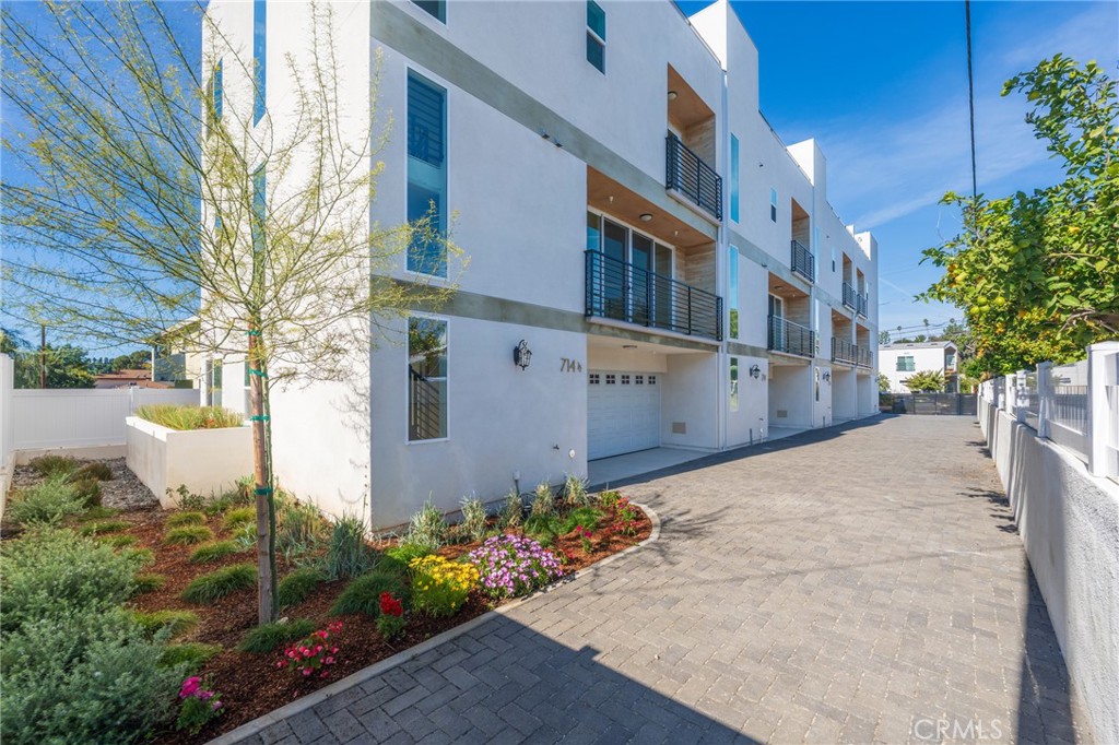 Residential Lease in Los Angeles 2