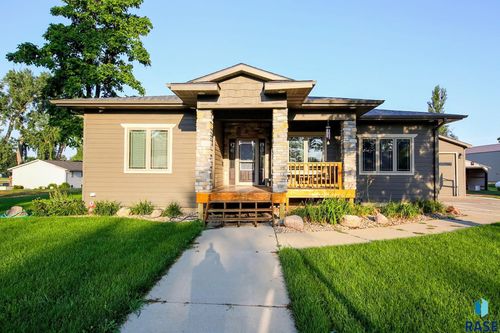 105 N Nora St Street, Viborg, SD, 57070-2015 | Card Image