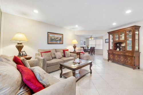 205-4270 Nw 40th St, Lauderdale Lakes, FL, 33319-4808 | Card Image