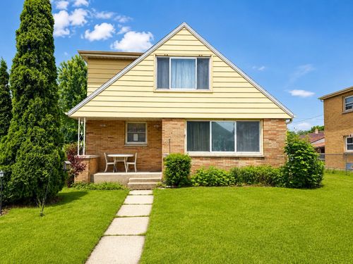 2401 W Tripoli Ave, Milwaukee, WI, 53221-1447 | Card Image