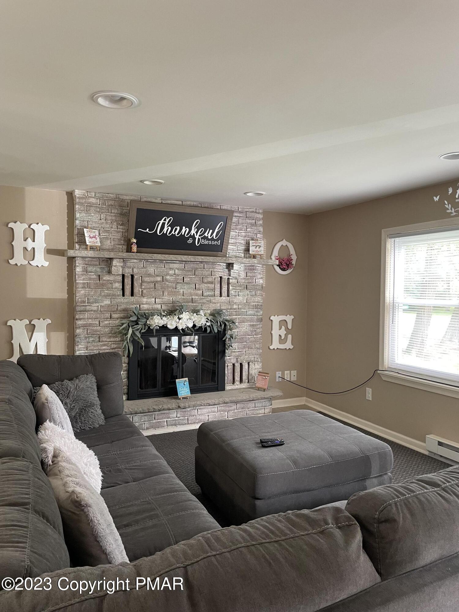 Alter Ave, Pocono Summit, PA 18346