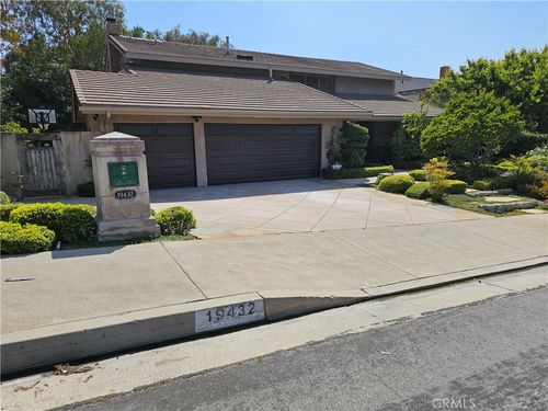 19432 Pine Valley Ave, Porter Ranch, CA, 91326-1461 | Card Image