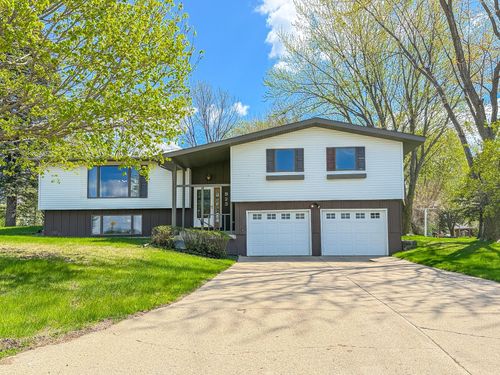 923 Summit Dr, Fairmont, MN, 56031-2236 | Card Image