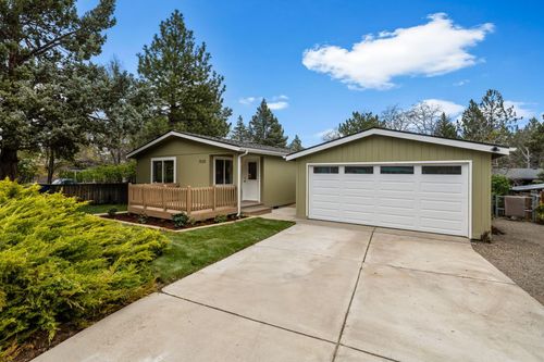 1030 Se Castlewood Dr, Bend, OR, 97702-2315 | Card Image
