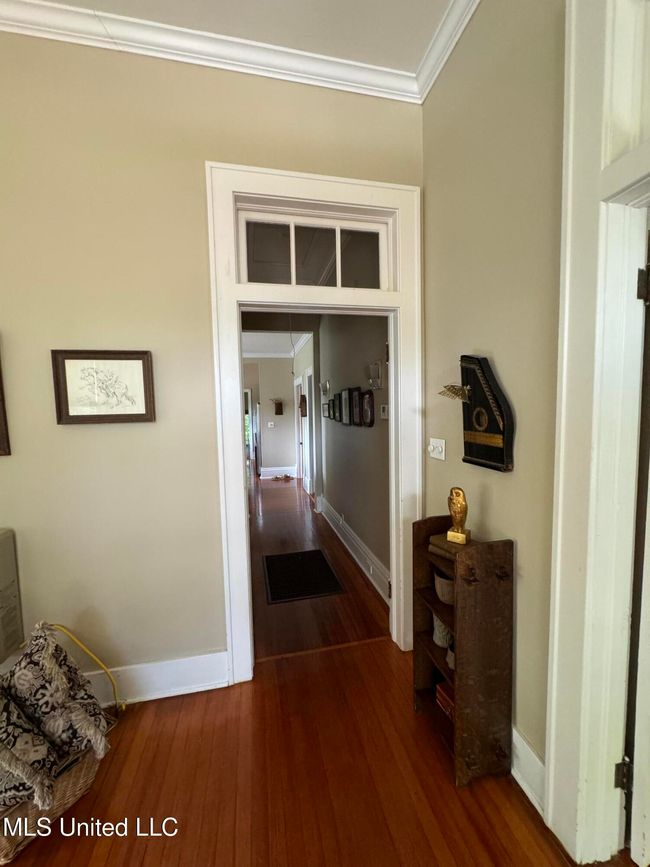 Den to hall | Image 8