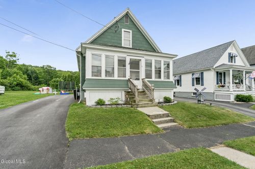 11 Young Ave, Amsterdam, NY, 12010-5132 | Card Image