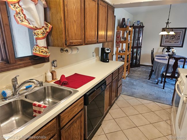GALLEY KITCHEN LOOKS INTO DIN.RM. | Image 19