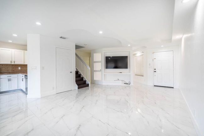 6408 Sandy Bank Ter, Condo with 3 bedrooms, 3 bathrooms and null parking in Riviera Beach FL | Image 9