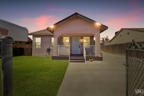 814 Eureka Street, Bakersfield, CA, 93305 | Card Image