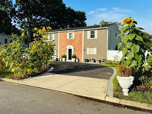 18 William St, Coram, NY, 11727-1127 | Card Image