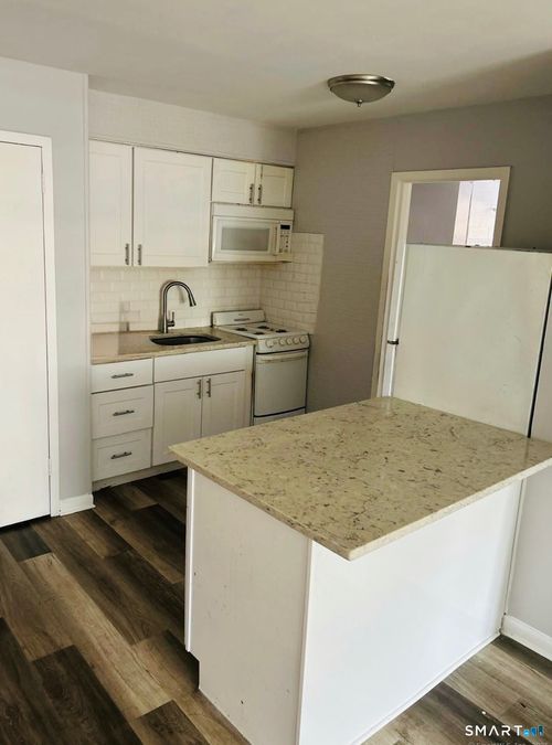 apt-5-80 Taft Ave, Bridgeport, CT, 06606-5557 | Card Image