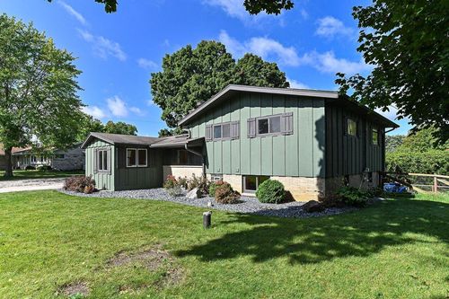 5875 S Saint Andrews Dr, New Berlin, WI, 53146-4835 | Card Image