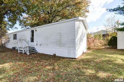 27 Bailey Park, Home with 2 bedrooms, 1 bathrooms and null parking in Taylorville IL | Image 2