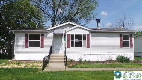 15 Canterbury Ct, Forks Twp, PA, 18040-8360 | Card Image