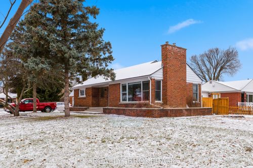 9 Elizabeth Ave, Kingston, ON, K7M3G9 | Card Image