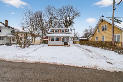 942 11th Street Ne, Massillon, OH, 44646 | Card Image