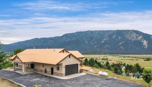 29 Valley Vista Dr, Garden Valley, ID, 83622-1077 | Card Image