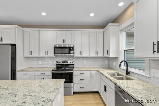 58 - 3446 S Riverwalk Dr, Condo with 2 bedrooms, 2 bathrooms and null parking in Hamilton MI | Image 7