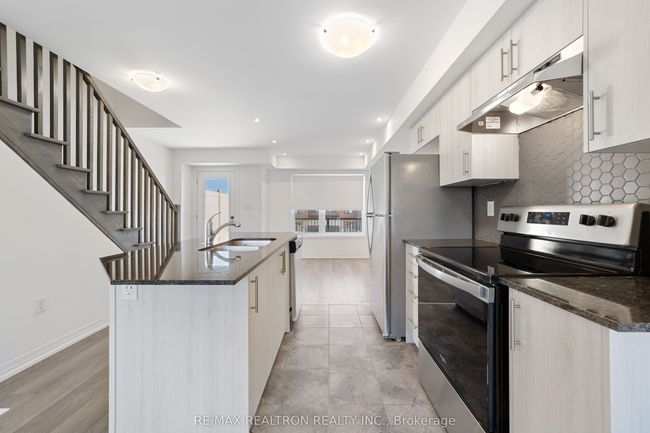 7 Fairlane Ave, House attached with 3 bedrooms, 1 bathrooms and 2 parking in Barrie ON | Image 6