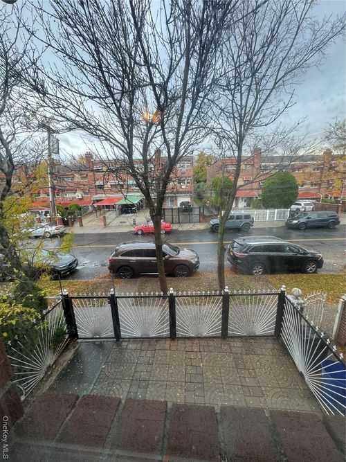 9 Harper Ct, Bronx, NY, 10466-6058 | Card Image