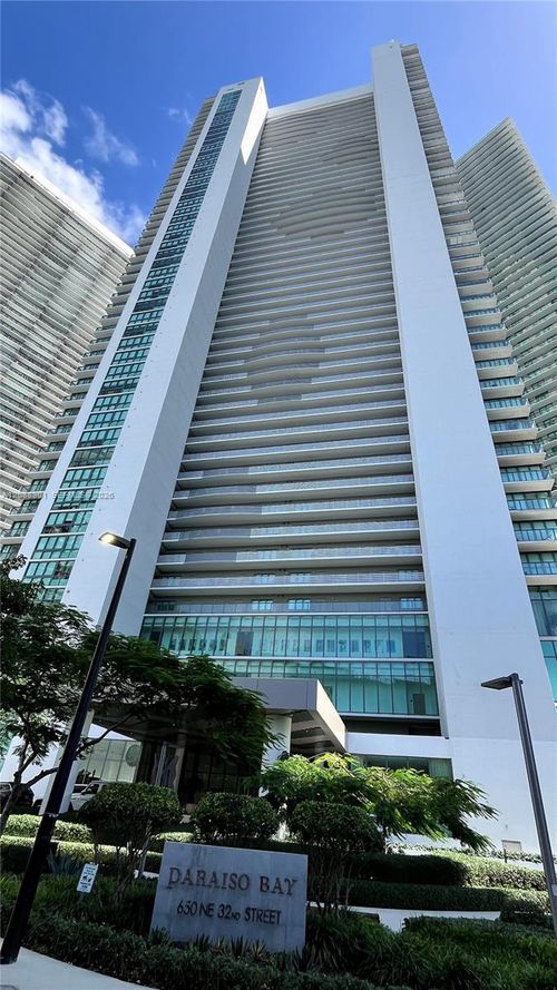 2003-650 Ne 32nd St, Miami, FL, 33137-4244 | Card Image
