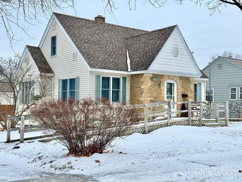 1524 S 8th Avenue, Escanaba, MI, 49829 | Card Image