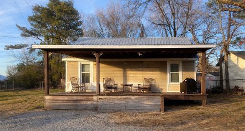 300 W Tennessee St, Collinwood, TN, 38450-4708 | Card Image