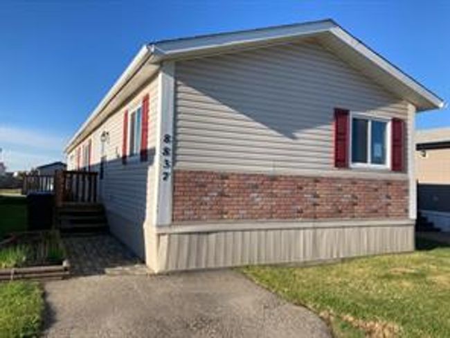 8837 90 Ave, House detached with 4 bedrooms, 2 bathrooms and 2 parking in Grande Prairie AB | Image 1