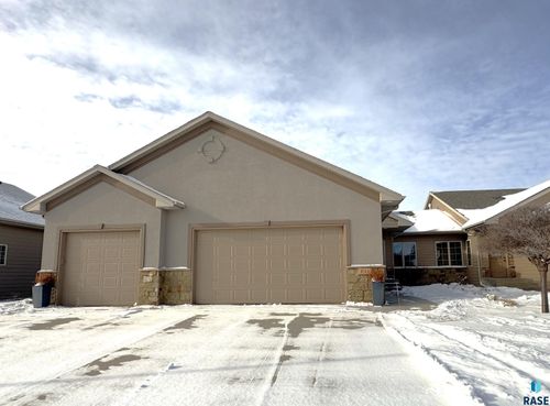 8111 S Seven Oaks Dr, Sioux Falls, SD, 57108-6225 | Card Image