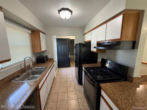 2191 Milford Rd, Highland, MI, 48357-3817 | Card Image