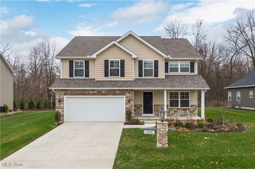 1058 Wayne Trl, Vermilion, OH, 44089-3330 | Card Image