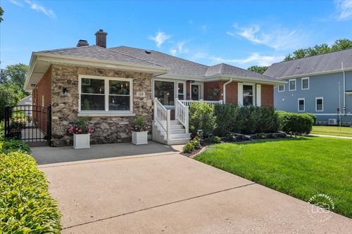 129 S Hudson St, Westmont, IL, 60559-1933 | Card Image