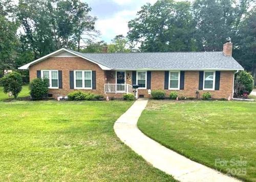 107 Calhoun Dr, Cheraw, SC, 29520-1601 | Card Image