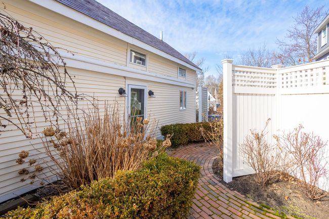APT-4 - 774 Middle St, Condo with 2 bedrooms, 1 bathrooms and null parking in Portsmouth NH | Image 5