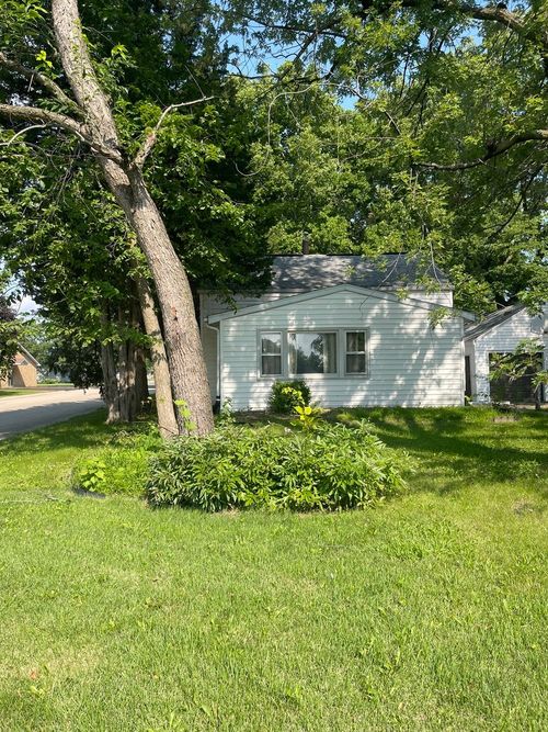 1824 16th Ave, Sterling, IL, 61081-1546 | Card Image